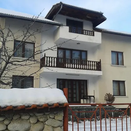 Guest house Alexander House