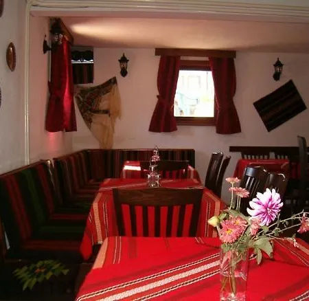 Alexander House Guest house *