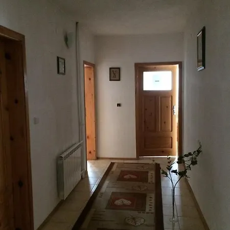 Guest house Alexander House *